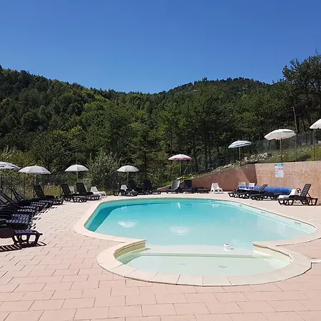 Üdülőpark Familiale Dans Les Alpes De Haute Provence